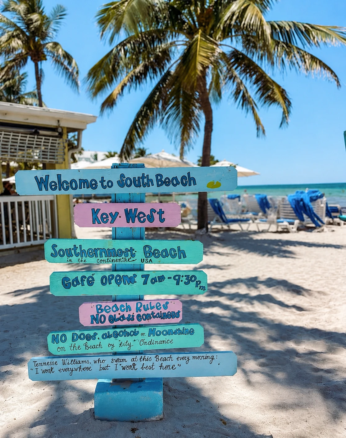 Barevná cedule na pláži Key West