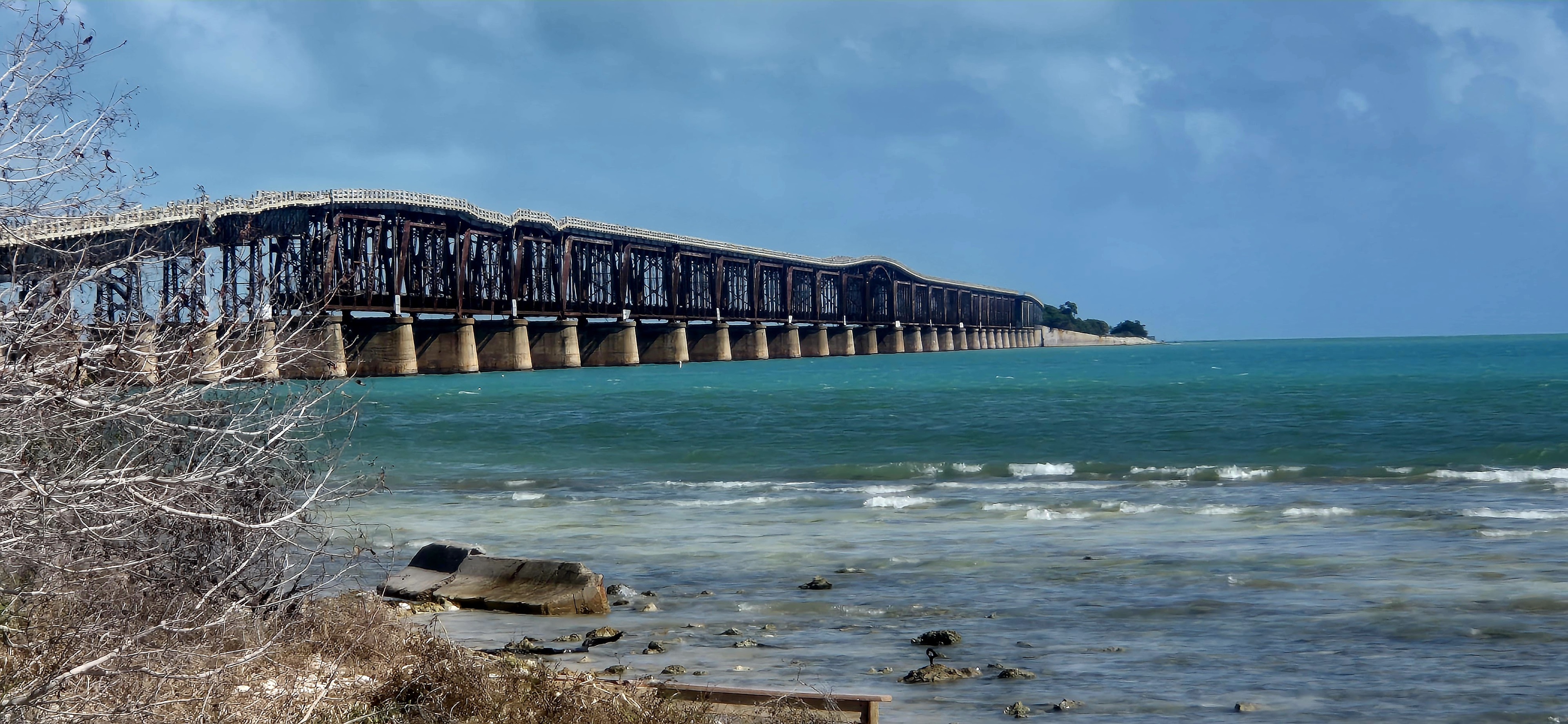 Most na Florida Keys nad tyrkysovým mořem